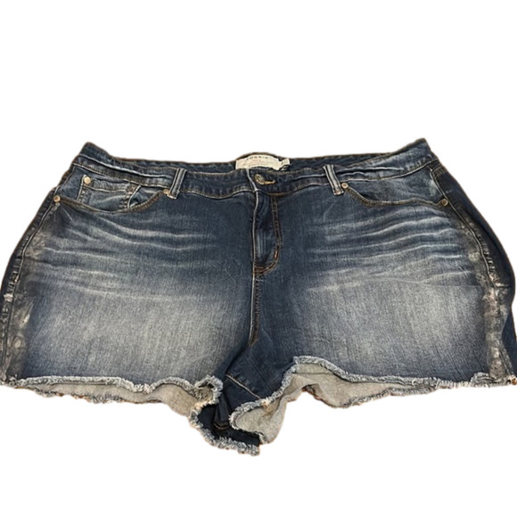 torrid Pants - TORRID distressed jean cutoff,size 26
